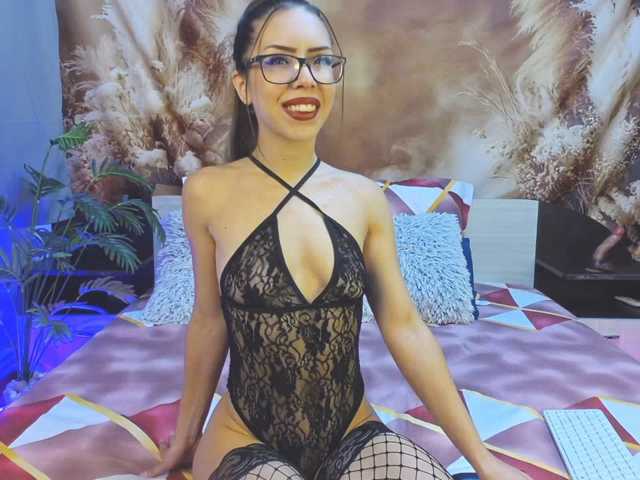 EmaMiller live cam on BongaCams