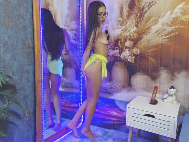 EmaMiller live webcam show
