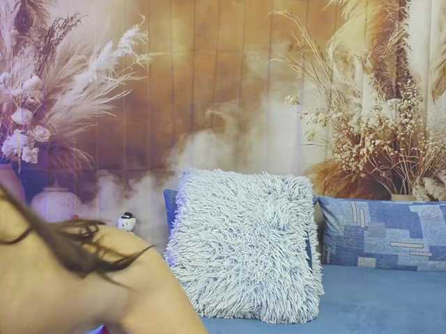EmaMiller live webcam show