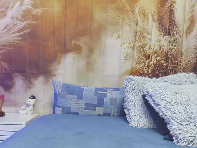 EmaMiller webcam
