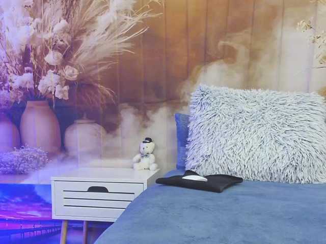 EmaMiller live cam on BongaCams