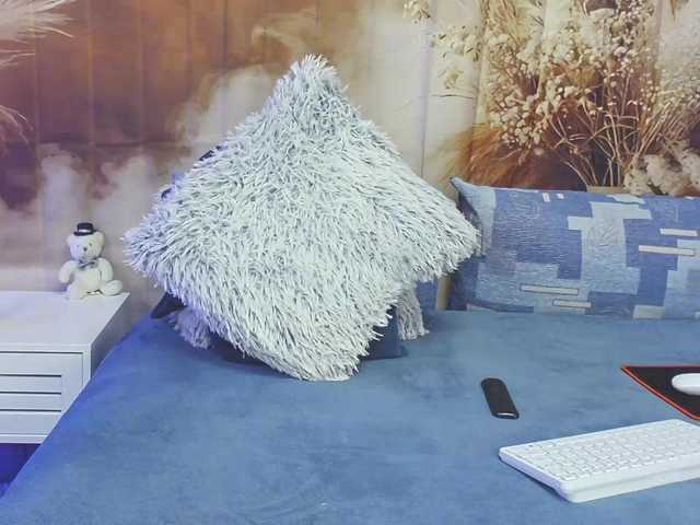 EmaMiller live webcam show
