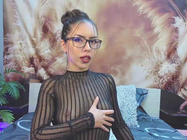 EmaMiller live cam on BongaCams