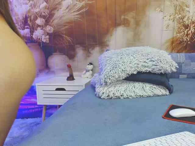 EmaMiller webcam