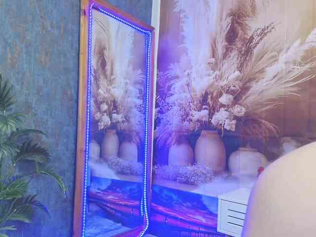 EmaMiller webcam