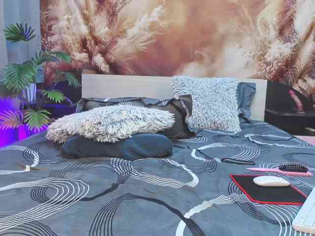 EmaMiller webcam