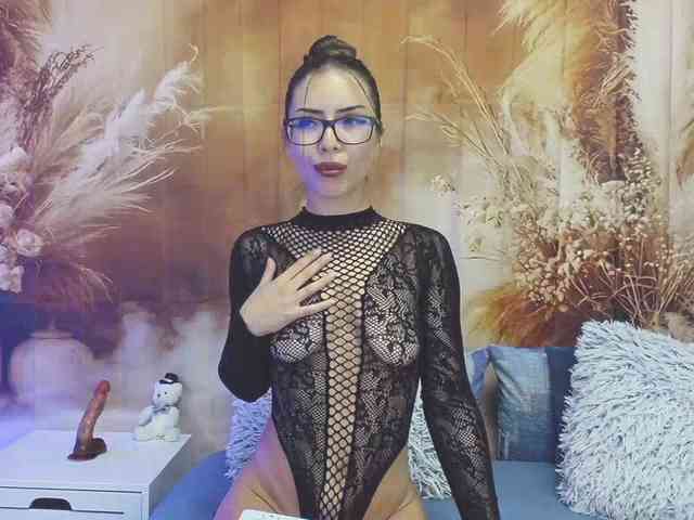 EmaMiller webcam