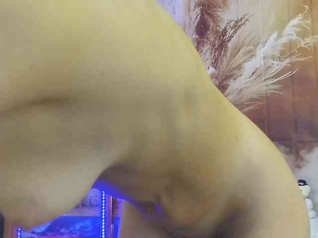 EmaMiller webcam
