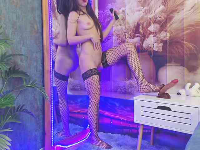 EmaMiller webcam