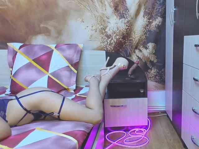 EmaMiller webcam