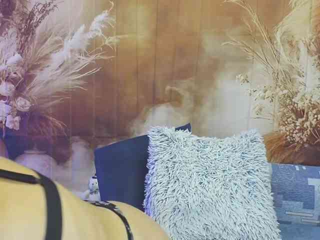 EmaMiller webcam