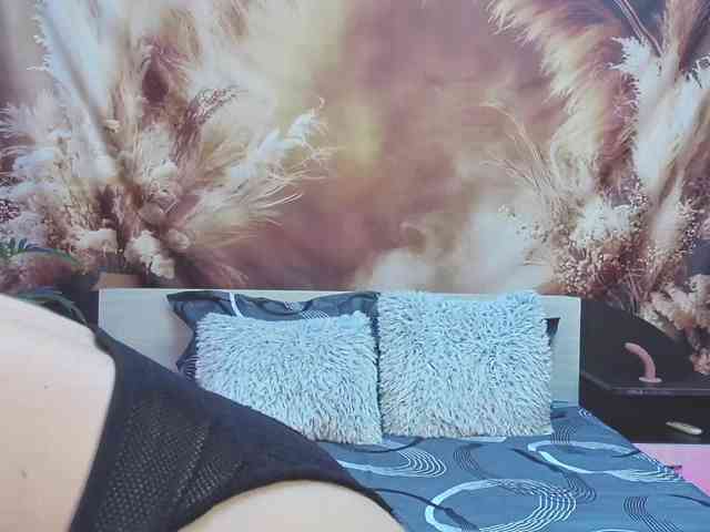 EmaMiller webcam