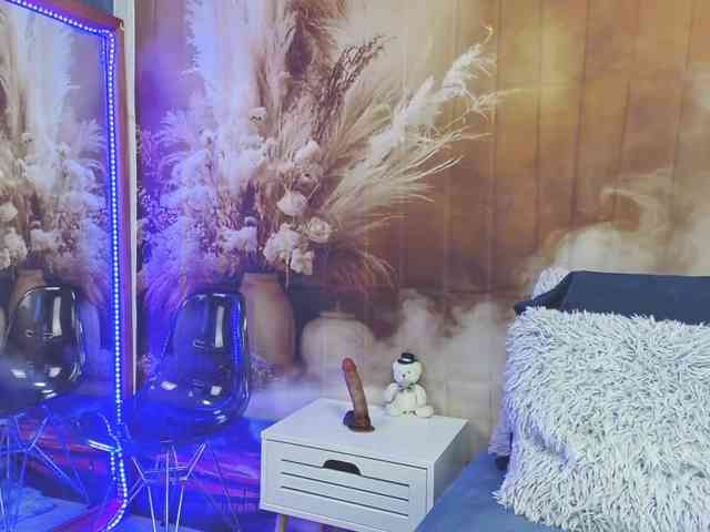 EmaMiller webcam
