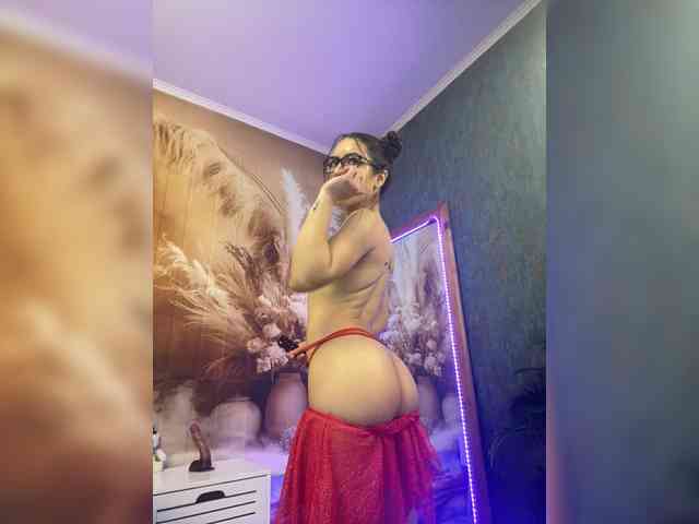 EmaMiller webcam