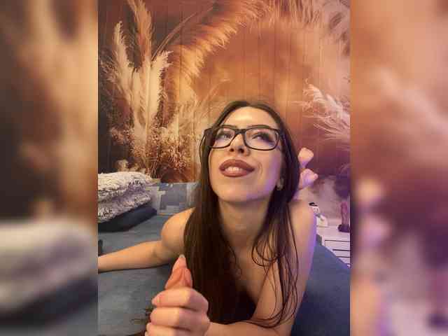 EmaMiller webcam
