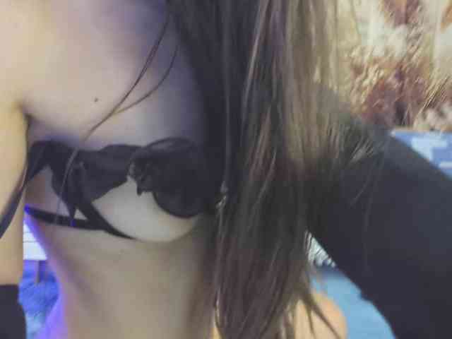 EmaMiller webcam