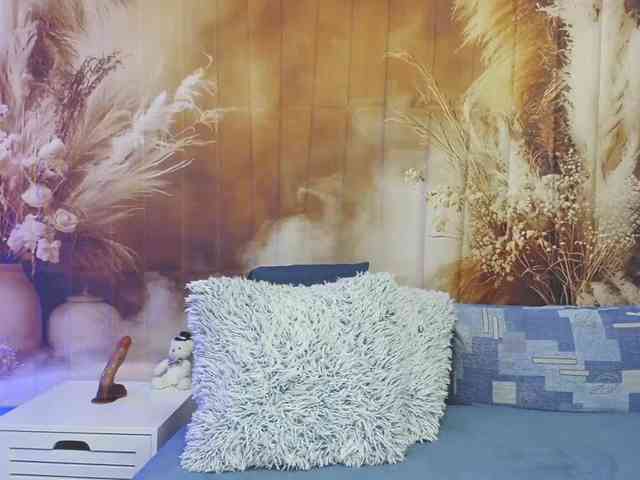 EmaMiller webcam