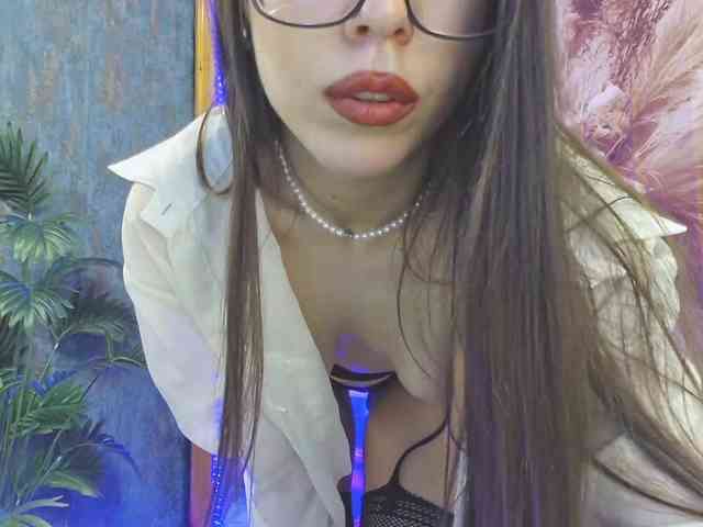 EmaMiller webcam