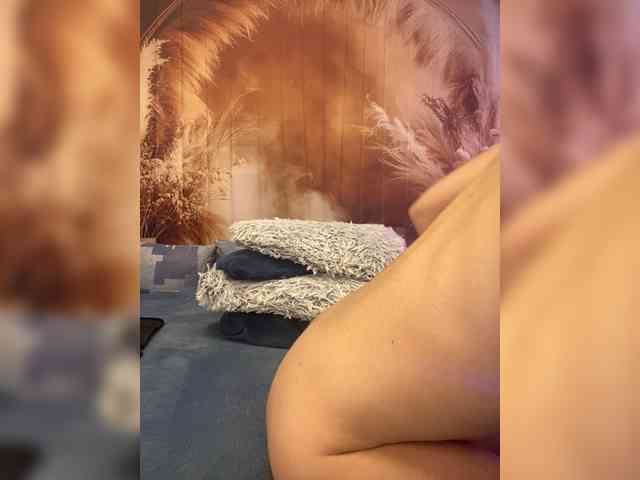 EmaMiller webcam