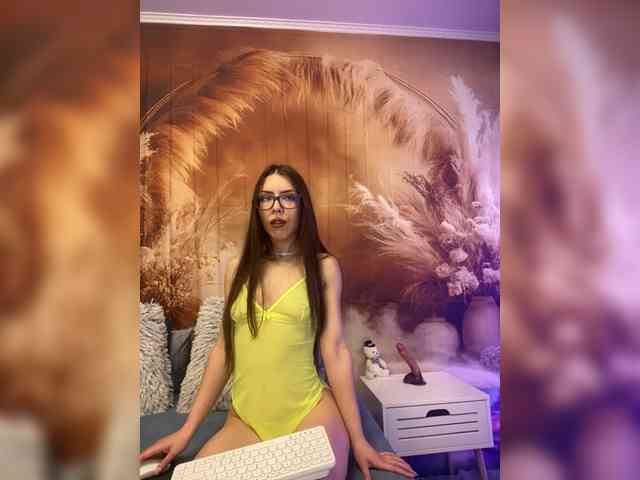 EmaMiller webcam