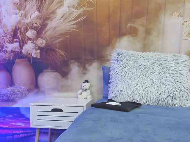 EmaMiller webcam