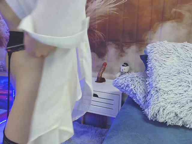 EmaMiller webcam