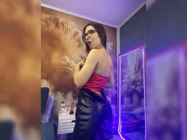 EmaMiller webcam