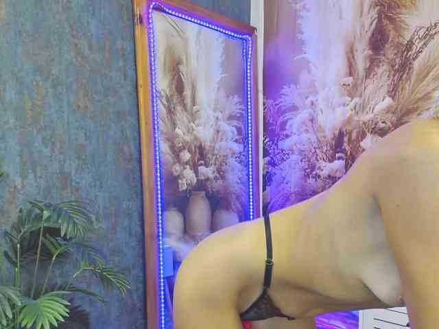 EmaMiller webcam