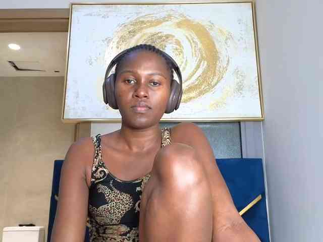 ebonyskinny webcam