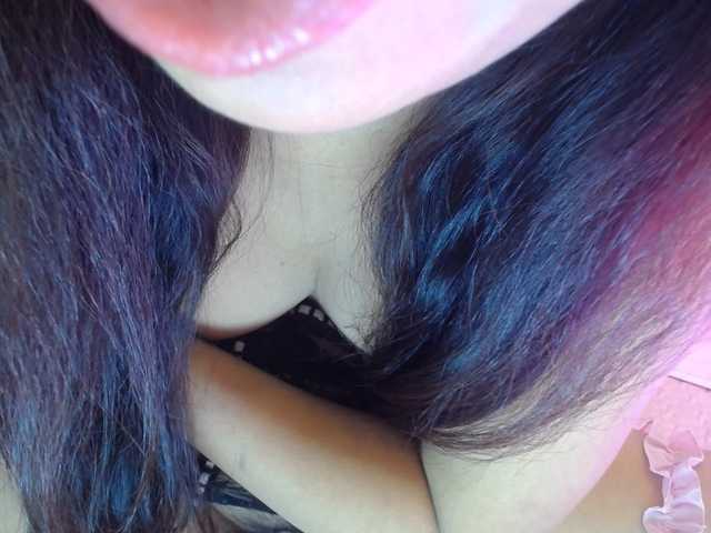 Meme-Miuu live cam on BongaCams