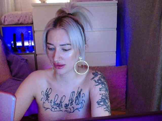 Gina-Lumara webcam