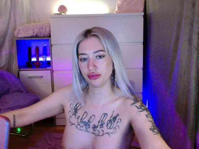 Model: Gina-Lumara