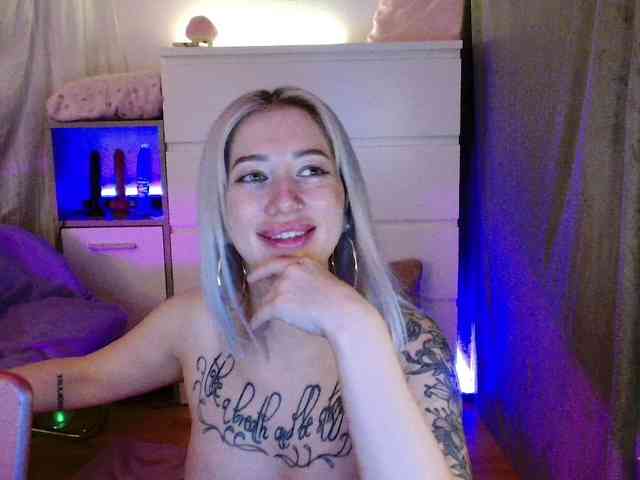 Gina-Lumara webcam