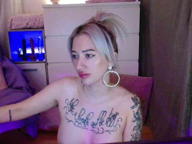 Gina-Lumara webcam