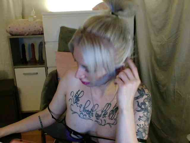 Gina-Lumara webcam