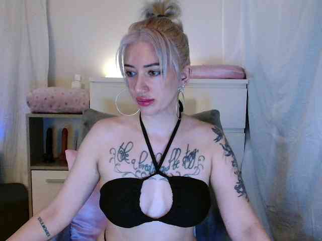 Gina-Lumara webcam