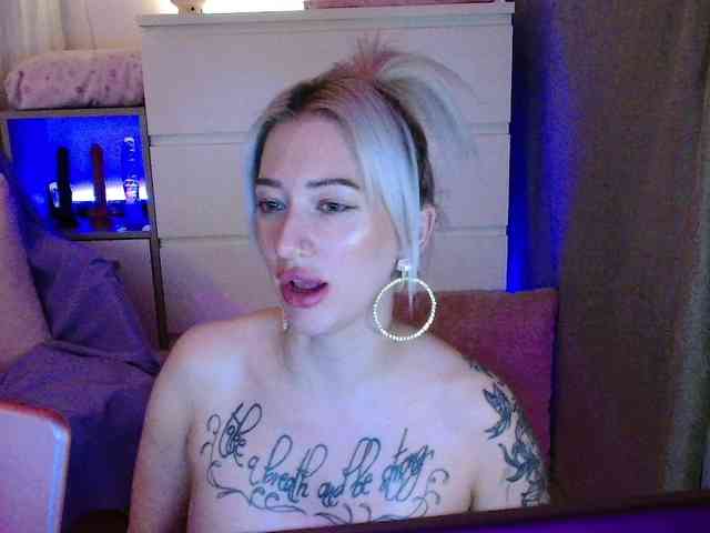 Gina-Lumara webcam