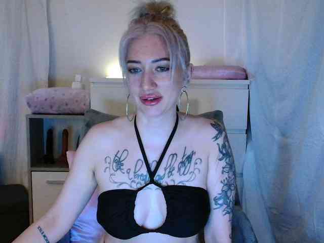 Gina-Lumara webcam