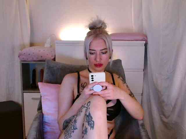 Gina-Lumara webcam