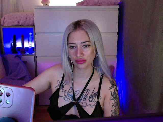 Gina-Lumara webcam