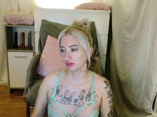 Model: Gina-Lumara