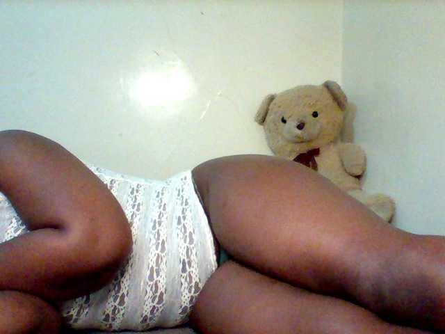 Sexxy-slim-honey live cam on BongaCams