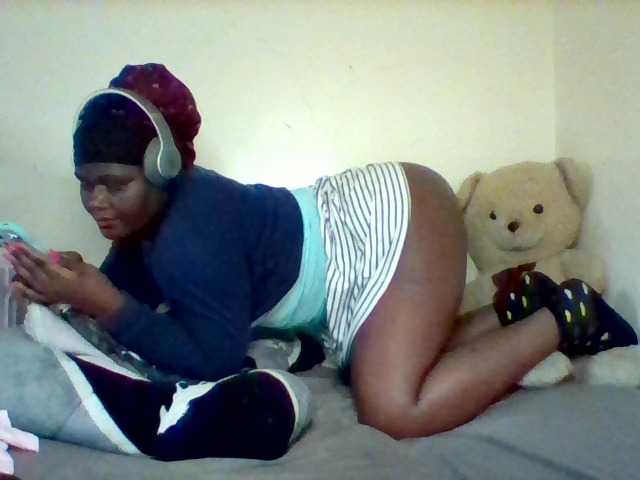 Sexxy-slim-honey live cam on BongaCams
