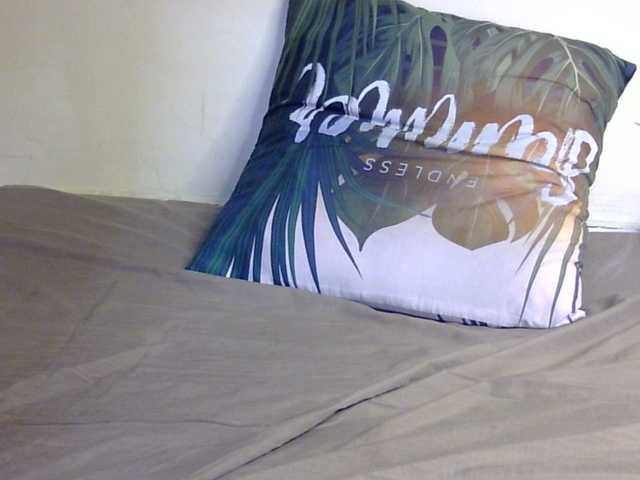 Sexxy-slim-honey live cam on BongaCams
