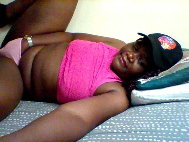 Sexxy-slim-honey live cam on BongaCams