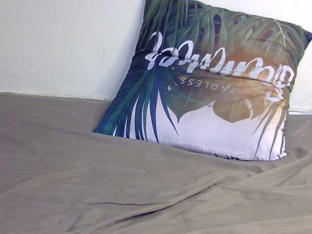 Sexxy-slim-honey live cam on BongaCams