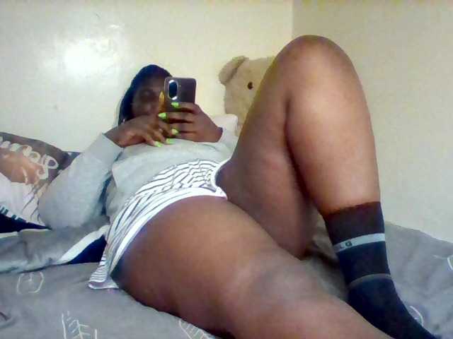 le modèle Sexxy-slim-honey est en webcam porno dans un show sur le site bongacams, il possède les tags suivants: Ebony,Brunette,Hairy