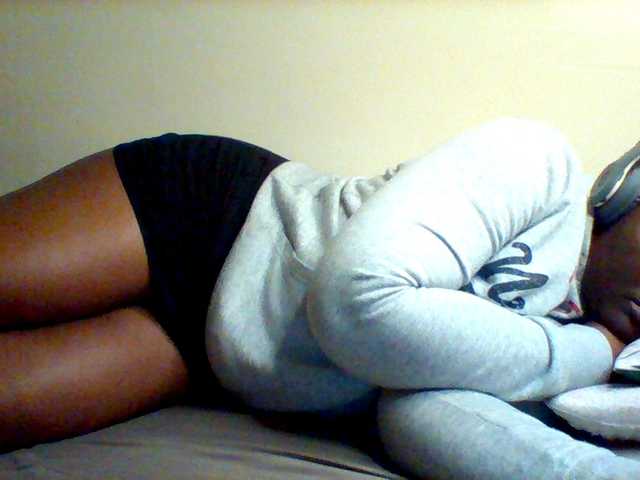 Sexxy-slim-honey live cam on BongaCams