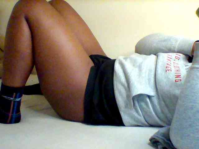 Model: Sexxy-slim-honey