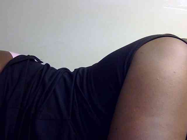 Model: Sexxy-slim-honey